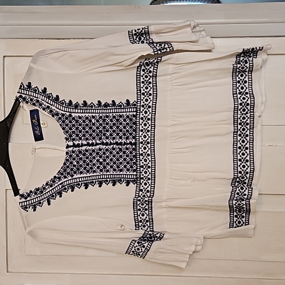 Set of 3 Francesca's Tops - Picture 2 of 4